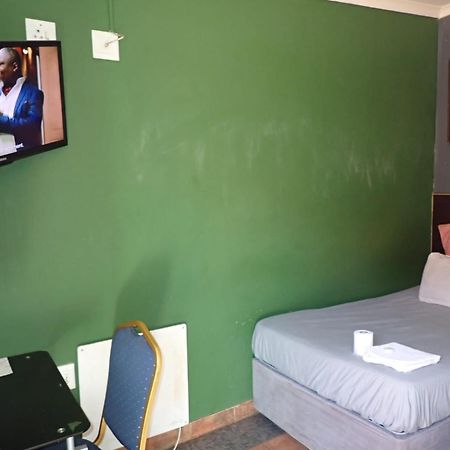 G&G Guesthouse Johannesburg Bagian luar foto