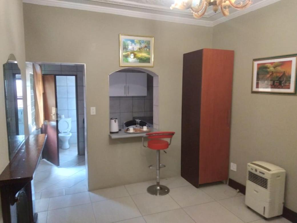 G&G Guesthouse Johannesburg Bagian luar foto