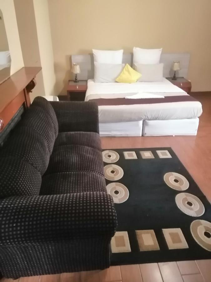 G&G Guesthouse Johannesburg Bagian luar foto