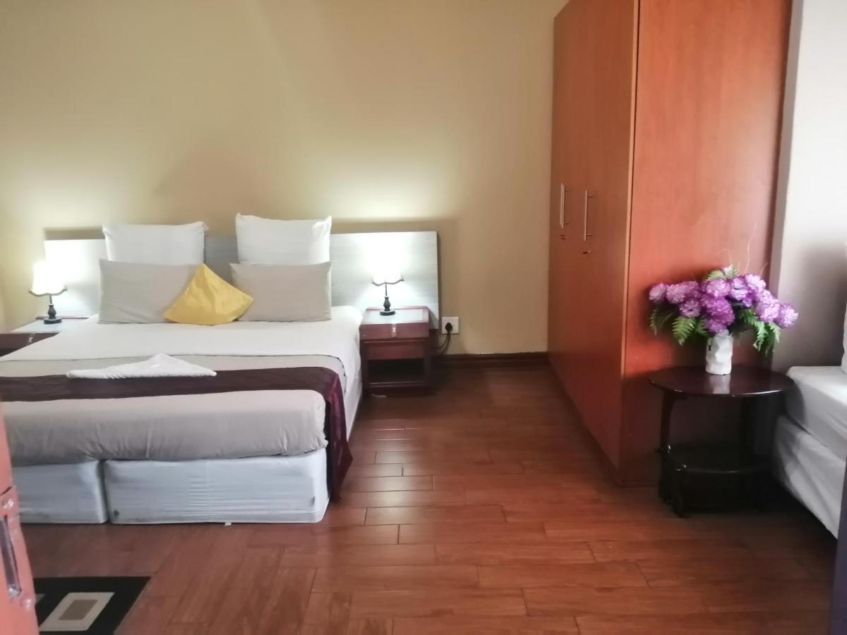 G&G Guesthouse Johannesburg Bagian luar foto